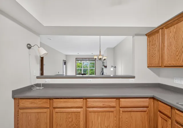 Photo 4 of Single family home for sale at 1101 Barclay St #1101, Saint Paul, MN 55106 | MLS# 7150307 | Listing updated on 2026-10-16