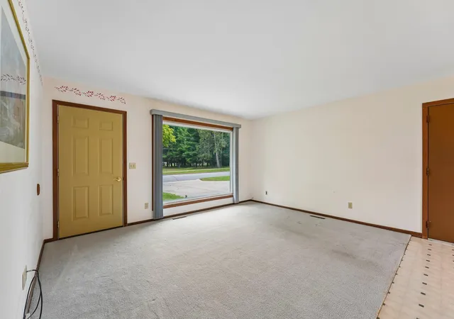 Photo 3 of Single family home for sale at 721 Bongey Dr, Menomonie, WI 54751 | MLS# 7150314 | Listing updated on 2026-09-30