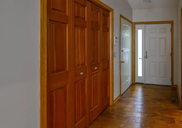 Photo 3 of Single family home for sale at 901 Southcross Dr E, Burnsville, MN 55306 | MLS# 7150328 | Listing updated on 2026-10-09
