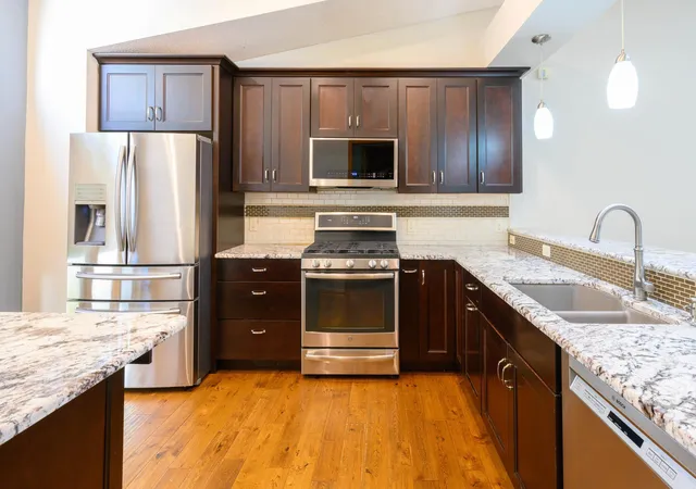 Photo 4 of Single family home for sale at 901 Southcross Dr E, Burnsville, MN 55306 | MLS# 7150328 | Listing updated on 2026-10-09