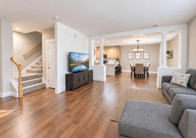 Photo 3 of Single family home for sale at 1240 County Rd D E #3, Saint Paul, MN 55109 | MLS# 7150331 | Listing updated on 2026-10-20