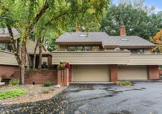 Photo 3 of Single family home for sale at 215 Eastbank Ct N, Hudson, WI 54016 | MLS# 7150333 | Listing updated on 2026-10-09