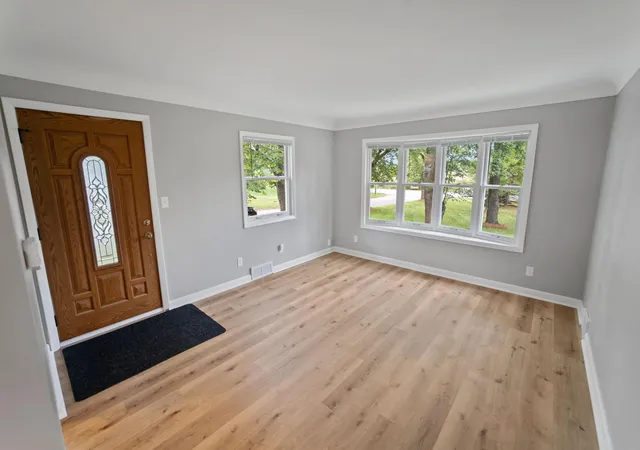 Photo 3 of Single family home for sale at 5118 Otter Lake Rd, Saint Paul, MN 55110 | MLS# 7150349 | Listing updated on 2026-10-07