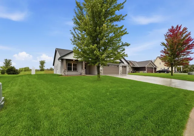 Photo 4 of Single family home for sale at 3267 Old Stone Way NE, Sauk Rapids, MN 56379 | MLS# 7150367 | Listing updated on 2026-10-07