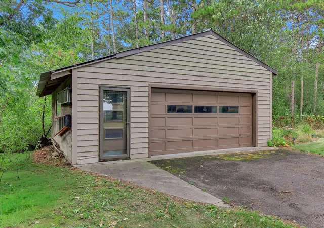 Photo 4 of Single family home for sale at 1963 Quant Ave N, Stillwater, MN 55082 | MLS# 7150373 | Listing updated on 2026-10-08