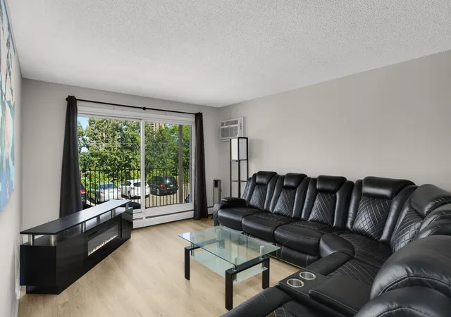 Photo 4 of Condo for sale at 520 Ridgewood Ave #102, Minneapolis, MN 55403 | MLS# 7150379 | Listing updated on 2026-09-29