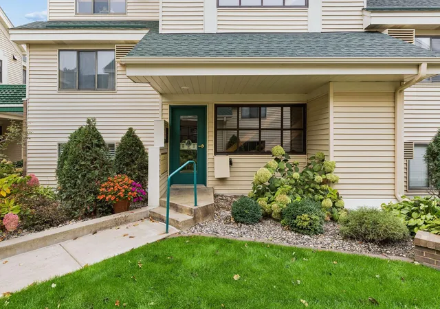 Photo 2 of Condo for sale at 7610 York Ave S #3109, Minneapolis, MN 55435 | MLS# 7150432 | Listing updated on 2026-10-20