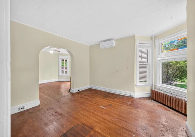 Photo 3 of Single family home for sale at 1729 Minnehaha Ave W, Saint Paul, MN 55104 | MLS# 7150450 | Listing updated on 2026-10-02