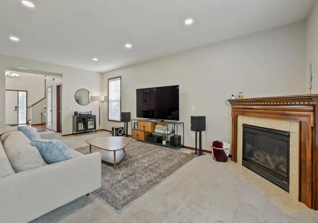 Photo 4 of Single family home for sale at 2321 Woodcrest Dr, Saint Paul, MN 55129 | MLS# 7150454 | Listing updated on 2026-09-26