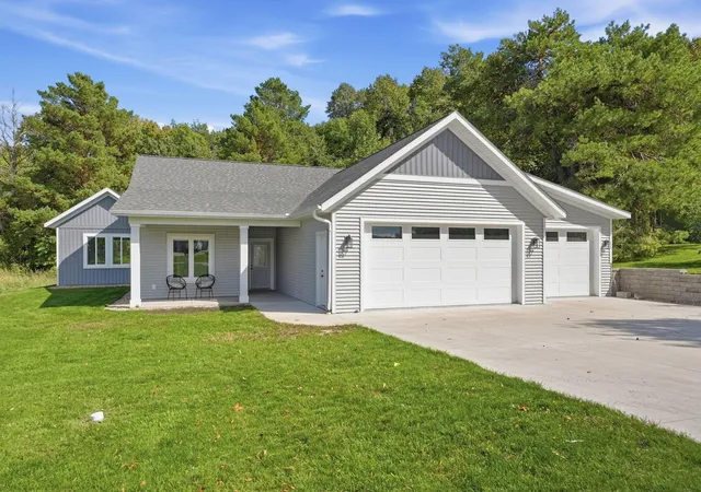 Photo 1 of Single family home for sale at 3319 Lakecrest Rd Ne, Alexandria, MN 56308 | MLS# 7150462 | Listing updated on 2026-09-29
