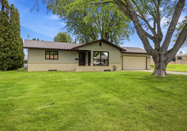Photo 3 of Sale Pending at 1021 Van Buren Ave, Owatonna, MN 55060 | MLS# 7150463 | Listing updated on 2026-10-16