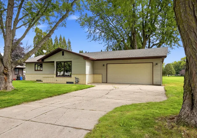 Photo 3 of Sale Pending at 1021 Van Buren Ave, Owatonna, MN 55060 | MLS# 7150463 | Listing updated on 2026-10-16