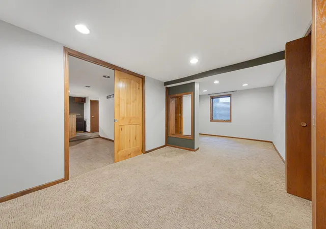 Photo 3 of Single family home for sale at 251 N Lincoln St, Lake Crystal, MN 56055 | MLS# 7150476 | Listing updated on 2026-09-28