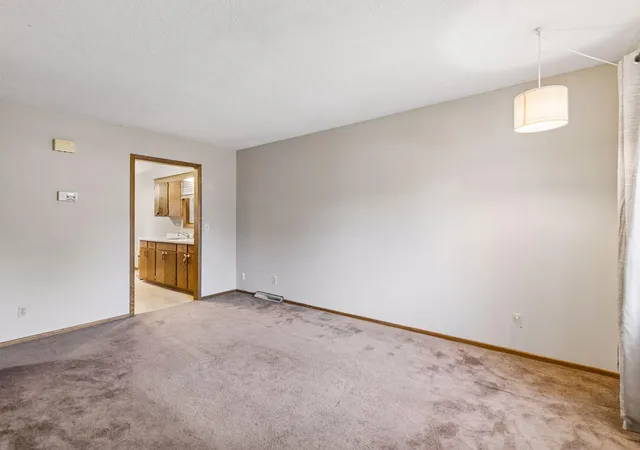 Listing Photo 4 - Condo for sale in building located at 2222-2226 Beech St E, Saint Paul, MN 55119