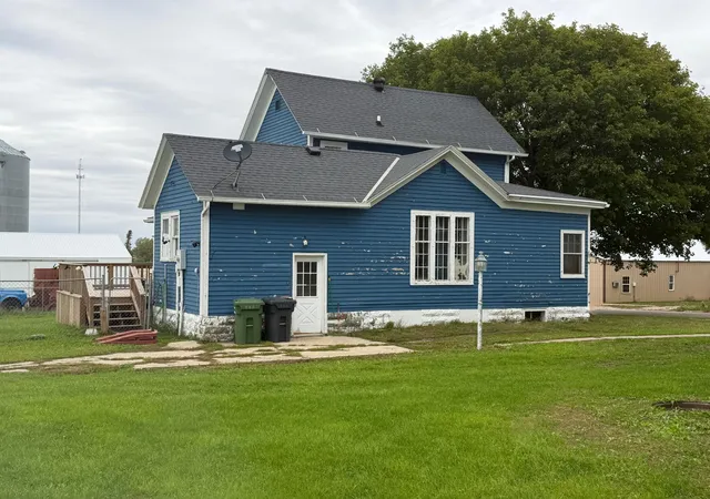 Photo 3 of Single family home for sale at 113 Nevada Ave, Adrian, MN 56110 | MLS# 7150508 | Listing updated on 2026-10-07