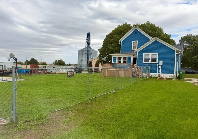 Photo 4 of Single family home for sale at 113 Nevada Ave, Adrian, MN 56110 | MLS# 7150508 | Listing updated on 2026-10-07