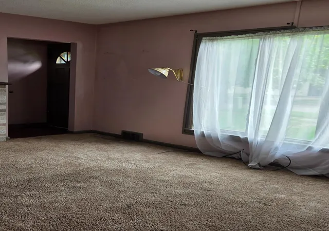 Photo 2 of Single family home for sale at 905 Ulstad Ave, Albert Lea, MN 56007 | MLS# 7150533 | Listing updated on 2026-10-03