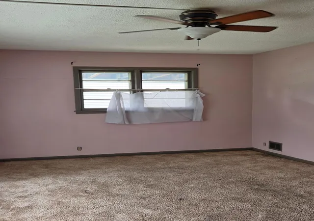 Photo 3 of Single family home for sale at 905 Ulstad Ave, Albert Lea, MN 56007 | MLS# 7150533 | Listing updated on 2026-10-03