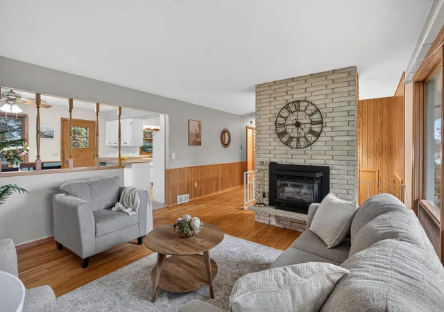 Photo 3 of Single family home for sale at 724 E 152nd Street, Burnsville, MN 55306 | MLS# 7150537 | Listing updated on 2026-10-15