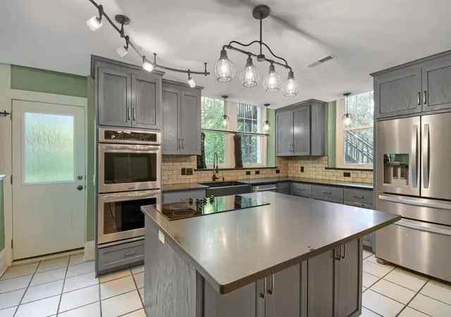 Photo 4 of Condo for sale at 300 Ridgewood Ave #4, Minneapolis, MN 55403 | MLS# 7150538 | Listing updated on 2026-10-21