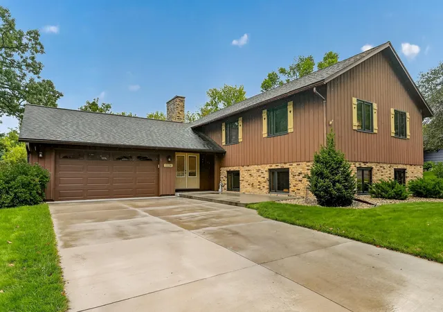 Photo 1 of Single family home for sale at 2228 Viking Dr Nw, Rochester, MN 55901 | MLS# 7150541 | Listing updated on 2026-10-02