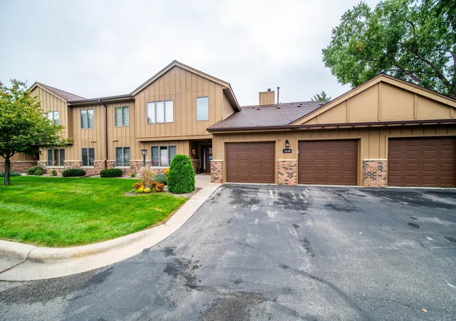Condo for sale at 1808 Lakeview Ct SW #204, Rochester, MN 55902 | MLS# 7150548