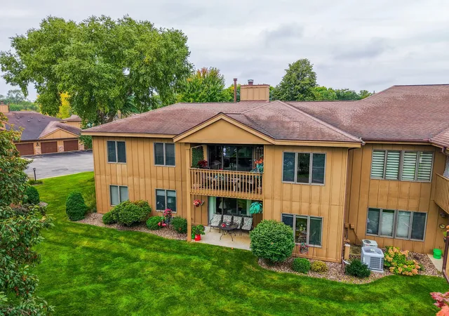 Photo 2 of Condo for sale at 1808 Lakeview Ct SW #204, Rochester, MN 55902 | MLS# 7150548 | Listing updated on 2026-10-01