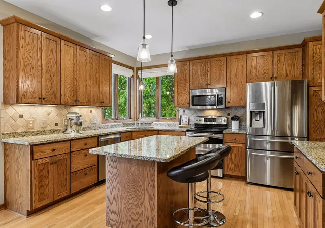 Photo 2 of Single family home for sale at 7990 Acorn Cir, Victoria, MN 55386 | MLS# 7150554 | Listing updated on 2026-10-22