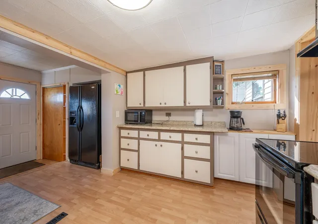 Photo 4 of Single family home for sale at 206 Dudley Ave, Coleraine, MN 55722 | MLS# 7150569 | Listing updated on 2026-09-26