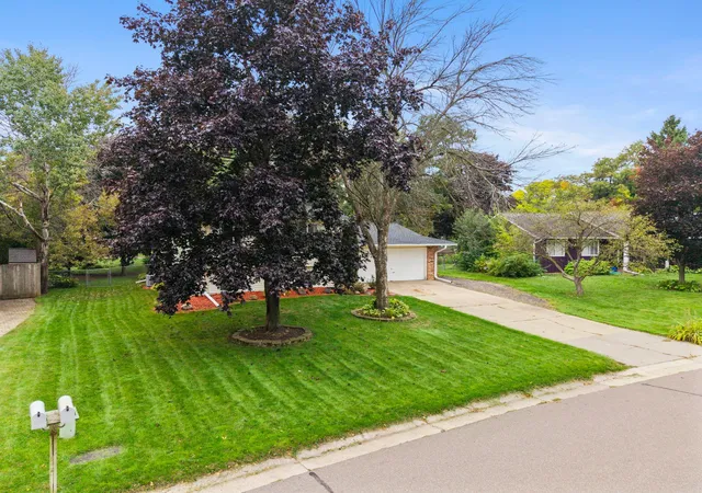 Photo 3 of Single family home for sale at 2483 Hidden Valley Ln, Stillwater, MN 55082 | MLS# 7150592 | Listing updated on 2026-09-30