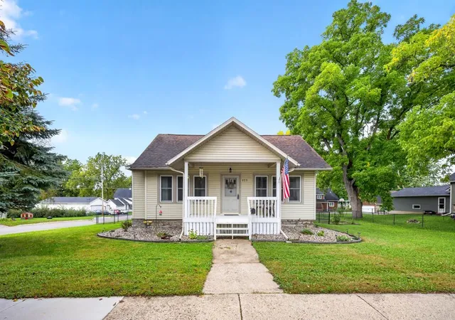 Single family home for sale at 623 Winona St SE, Chatfield, MN 55923 | MLS# 7150610