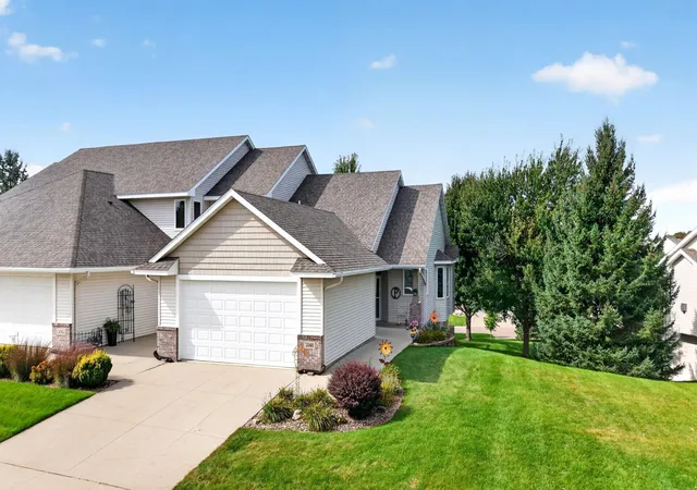 Photo 3 of Single family home for sale at 2048 Crimson Ridge Dr Nw, Rochester, MN 55901 | MLS# 7150611 | Listing updated on 2026-09-30