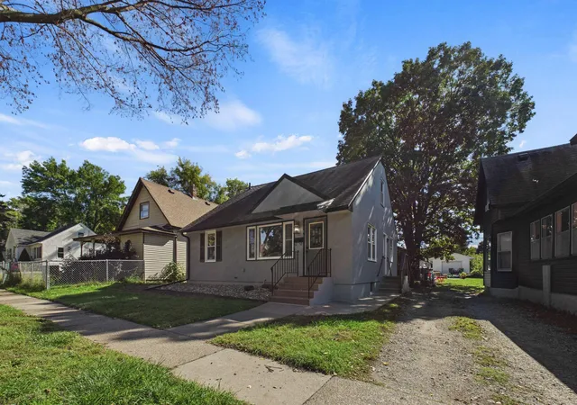 Photo 1 of Single family home for sale at 186 Hurley St E, Saint Paul, MN 55118 | MLS# 7150615 | Listing updated on 2026-10-06