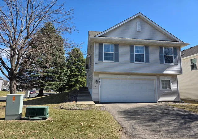 Photo 3 of Single family home for sale at 7510 Hampton Ln, Shakopee, MN 55379 | MLS# 7150635 | Listing updated on 2026-09-26