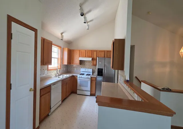 Photo 4 of Single family home for sale at 7510 Hampton Ln, Shakopee, MN 55379 | MLS# 7150635 | Listing updated on 2026-09-26