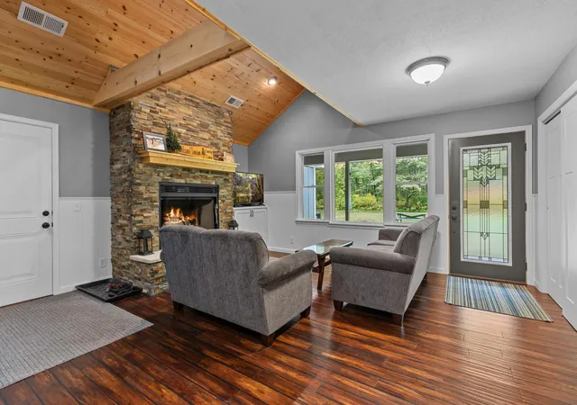 Photo 3 of Single family home for sale at 27499 W Twin Lake Dr, Pequot Lakes, MN 56472 | MLS# 7150665 | Listing updated on 2026-10-06