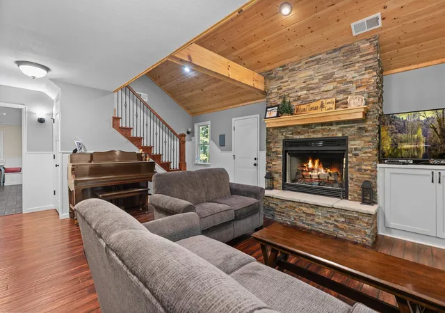 Photo 4 of Single family home for sale at 27499 W Twin Lake Dr, Pequot Lakes, MN 56472 | MLS# 7150665 | Listing updated on 2026-10-06