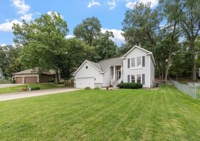 Photo 2 of Single family home for sale at 10470 169th Street W, Lakeville, MN 55044 | MLS# 7150671 | Listing updated on 2026-10-08