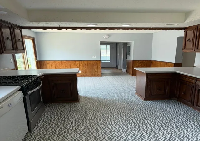Photo 3 of Single family home for sale at 2301 Cole Ave Se, Minneapolis, MN 55414 | MLS# 7150702 | Listing updated on 2026-09-30
