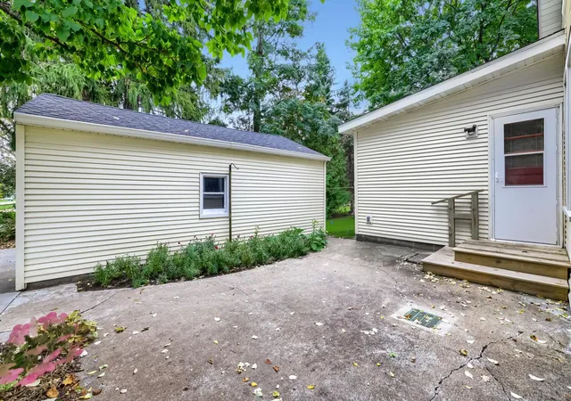 Photo 1 of Single family home for sale at 6051 Upper 46th St N, Saint Paul, MN 55128 | MLS# 7150713 | Listing updated on 2026-10-03
