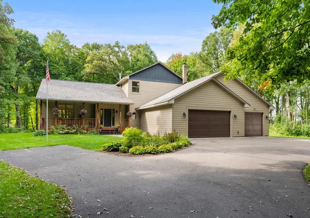 Photo 3 of Single family home for sale at 25644 Goodwin Rd, Wyoming, MN 55092 | MLS# 7150714 | Listing updated on 2026-09-26