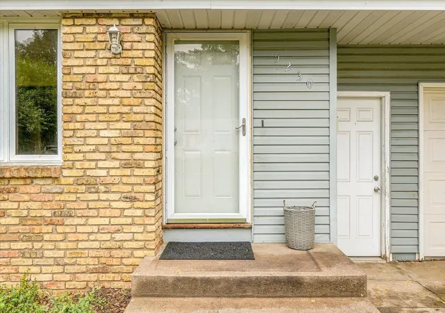 Photo 4 of Single family home for sale at 5230 Oconnell Dr, Saint Paul, MN 55112 | MLS# 7150721 | Listing updated on 2026-10-05