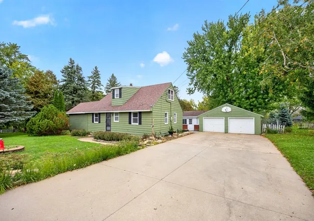 Single family home for sale at 2712 25th Avenue SE, Rochester, MN 55904 | MLS# 7150726