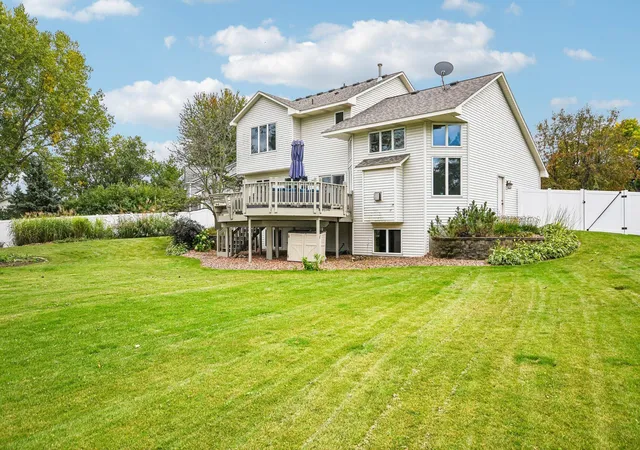 Photo 2 of Single family home for sale at 1075 Fallbrook Ln, Saint Paul, MN 55125 | MLS# 7150747 | Listing updated on 2026-10-02