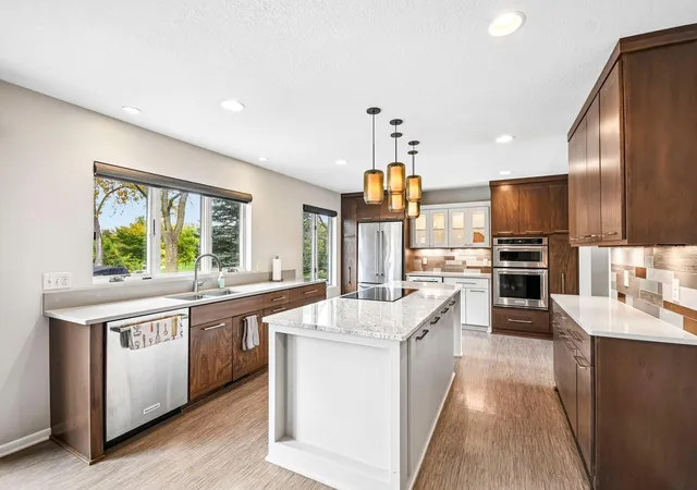 Photo 3 of Single family home for sale at 1075 Fallbrook Ln, Saint Paul, MN 55125 | MLS# 7150747 | Listing updated on 2026-10-02