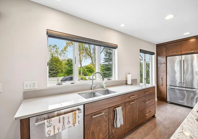 Photo 4 of Single family home for sale at 1075 Fallbrook Ln, Saint Paul, MN 55125 | MLS# 7150747 | Listing updated on 2026-10-02