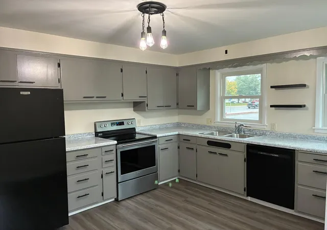 Photo 3 of Single family home for sale at 301 W Broadway, Little Falls, MN 56345 | MLS# 7150759 | Listing updated on 2026-10-07