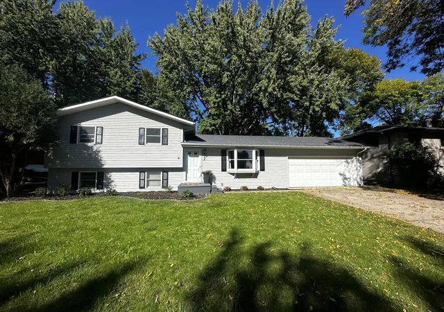 Photo 1 of Single family home for sale at 104 W Thomas Ave, Marshall, MN 56258 | MLS# 7150766 | Listing updated on 2026-10-02