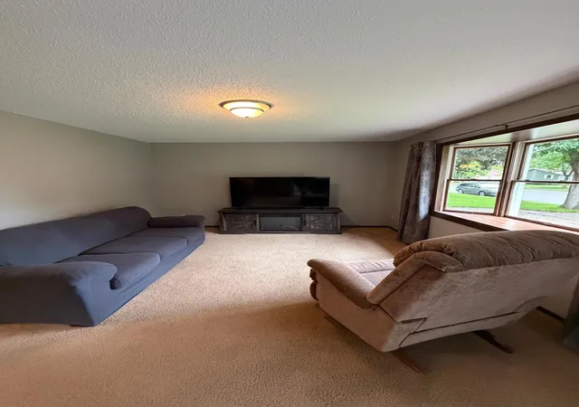 Photo 3 of Single family home for sale at 104 W Thomas Ave, Marshall, MN 56258 | MLS# 7150766 | Listing updated on 2026-10-02
