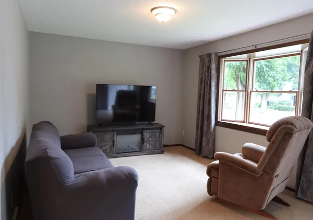 Photo 4 of Single family home for sale at 104 W Thomas Ave, Marshall, MN 56258 | MLS# 7150766 | Listing updated on 2026-10-02